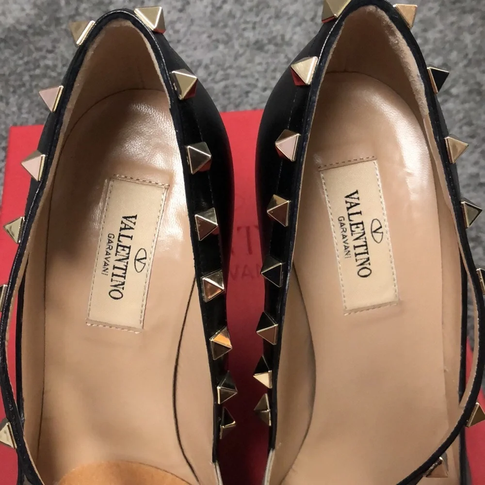 Women’s Valentino Garavani black leather pumps - Picture 5 of 11